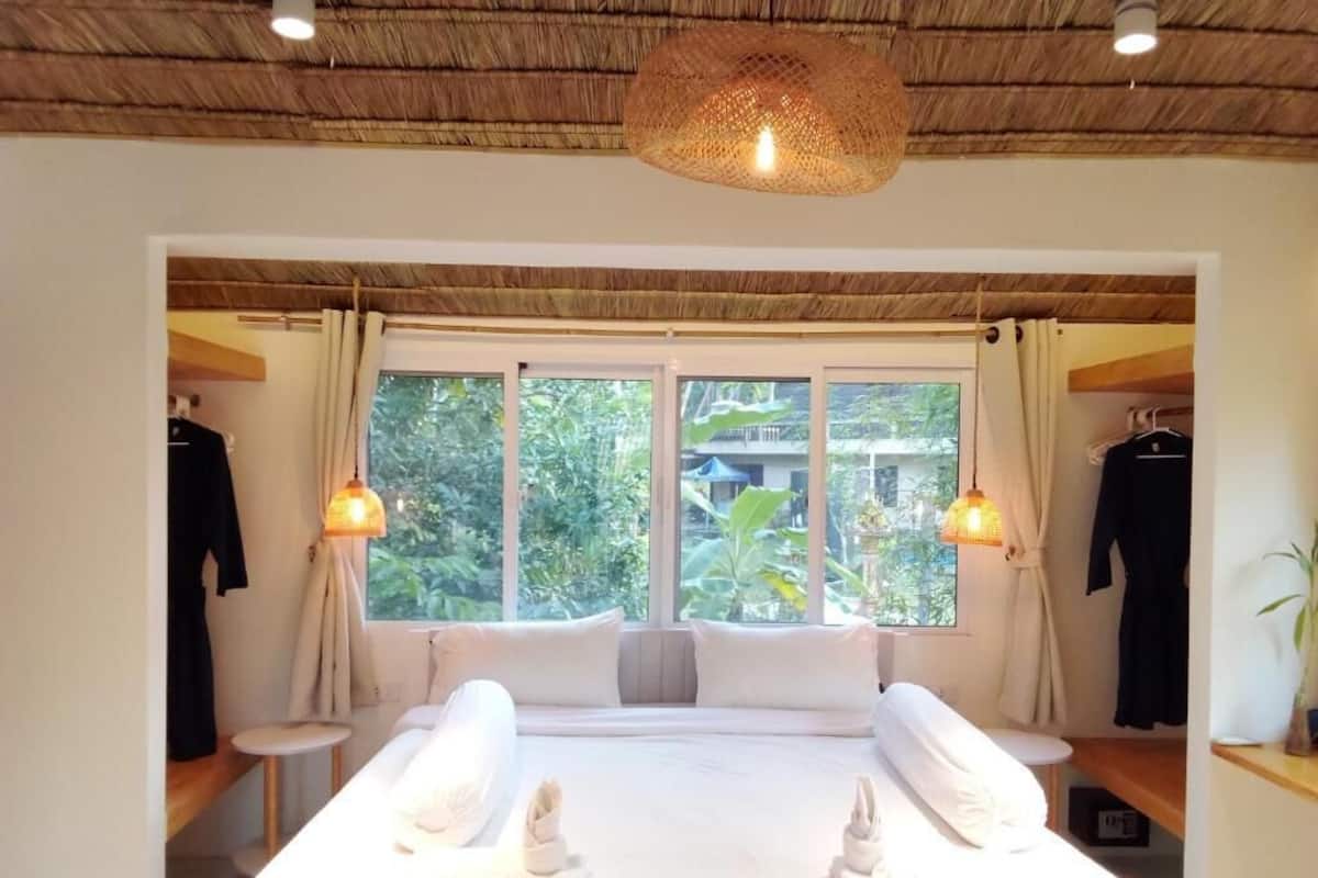 คลาสสิกอพาร์ทเมนท์, ระเบียง, วิวสวน | ตู้นิรภัยในห้องพัก, ผ้าม่านกันแสง, ห้องเก็บเสียง, Wi-Fi ฟรี