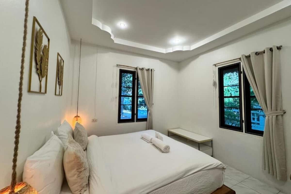 คอทเทจสำหรับครอบครัว, ระเบียง, วิวสวน | ตู้นิรภัยในห้องพัก, ผ้าม่านกันแสง, ห้องเก็บเสียง, Wi-Fi ฟรี
