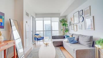 Luxury Condo, 2 Bedrooms, Lake View