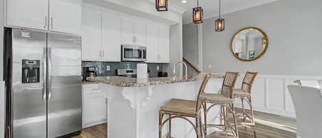 House, 2 Bedrooms | Private kitchen