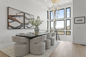 House, 4 Bedrooms | Dining