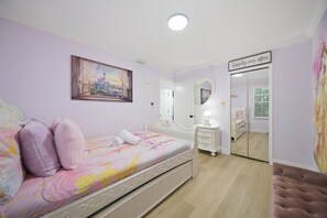 Condo, 3 phòng ngủ | 3 phòng ngủ, khu vực làm việc phù hợp cho laptop 