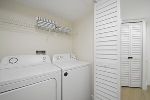 A laundry room with two white washing machines and a drying rack. - "Castle Retreat" Close To All The Magic! 3 Bedroom Condo (Kissimmee)