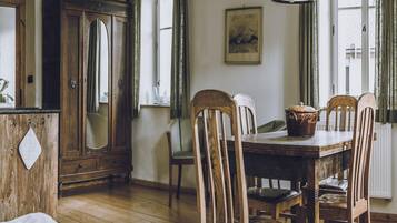 Apartment | Dining