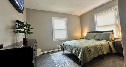 The Sage House 3 bedroom-7 minutes to Chiefs Stadium!