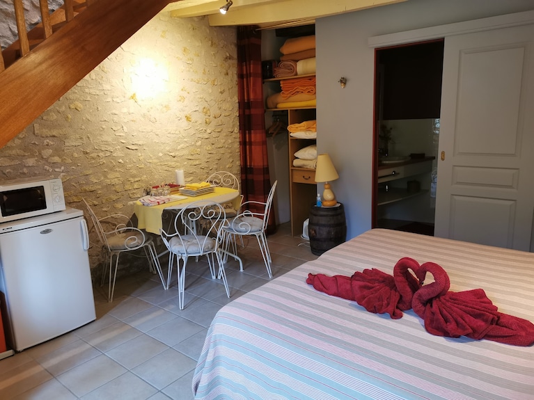 Detached Duplex Vacation Rental For Rent Surrounded By Wisteria - Chenonceaux