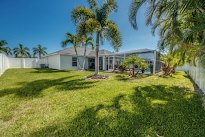 Exterior - Blue Heaven Rendezvous — 4 BR/ 2 bath retreat in SW Cape Coral with  heated pool and spa, bicycles, and fully fenced backyard (Cape Coral)