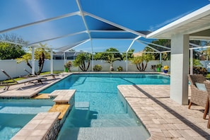 Pool - Blue Heaven Rendezvous — 4 BR/ 2 bath retreat in SW Cape Coral with  heated pool and spa, bicycles, and fully fenced backyard (Cape Coral)