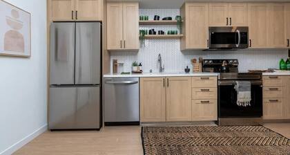Bright & Modern Studio|2 Queens + Pool & Spa Access