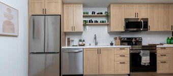 Bright & Modern Studio|2 Queens + Pool & Spa Access