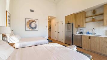 1 bedroom, iron/ironing board, WiFi (free), bed sheets