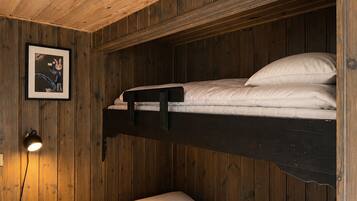 WiFi (free), bed sheets