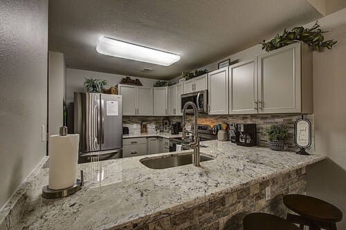         MOUNTAIN VIEW BLESSINGS VIEW SERENITY of MTS. Newly Remodeled 2Bed2Bath