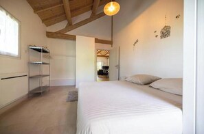 2 chambres, fer et planche à repasser, lit parapluie, Wi-Fi gratuit