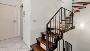 A staircase with wooden steps and black metal railings. - [RoadToTheSea]Lerici/Private parking /terrace (Lerici)