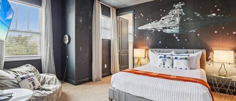 Tabla de planchar con plancha, wifi y ropa de cama