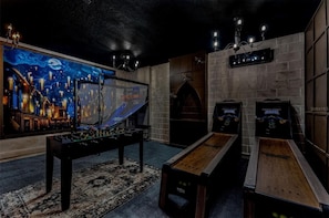 Games room - Orlando Home: Private Pool & Themed Rooms (Kissimmee)