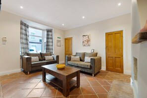 A living room with two sofas, a coffee table, and a fireplace. - Characterful 3 Bed | Sleeps 6 | Central Darlington - Pass the Keys (Darlington)