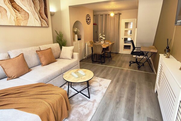 St Julian House- Town Centre- Castle Park- Hot Tub - Colchester