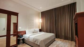 Superior Apartment, Balcony, City View | In-room safe, laptop workspace, iron/ironing board (on request)