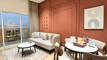 Superior Apartment, Balcony, City View | Dining