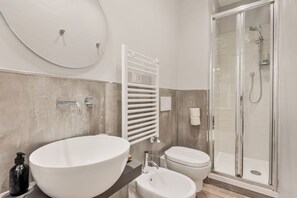 A modern bathroom with a large oval sink, a toilet, and a glass-enclosed shower. - [RoomsCamera3] 5Terre-Near the station+A/C (La Spezia)