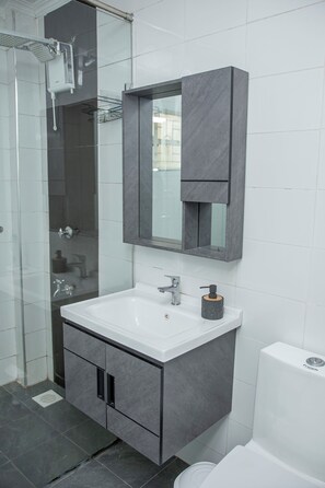 Bathroom - Maison Ivory Suites Luxury 4BR Home in Elgon View (Eldoret)