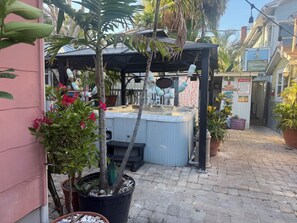 Unclassified image, 3 of 12, button - Pineapple Cottage STEPS to beach dog friendly FULL Beach Gear Hot Tub (Clearwater)
