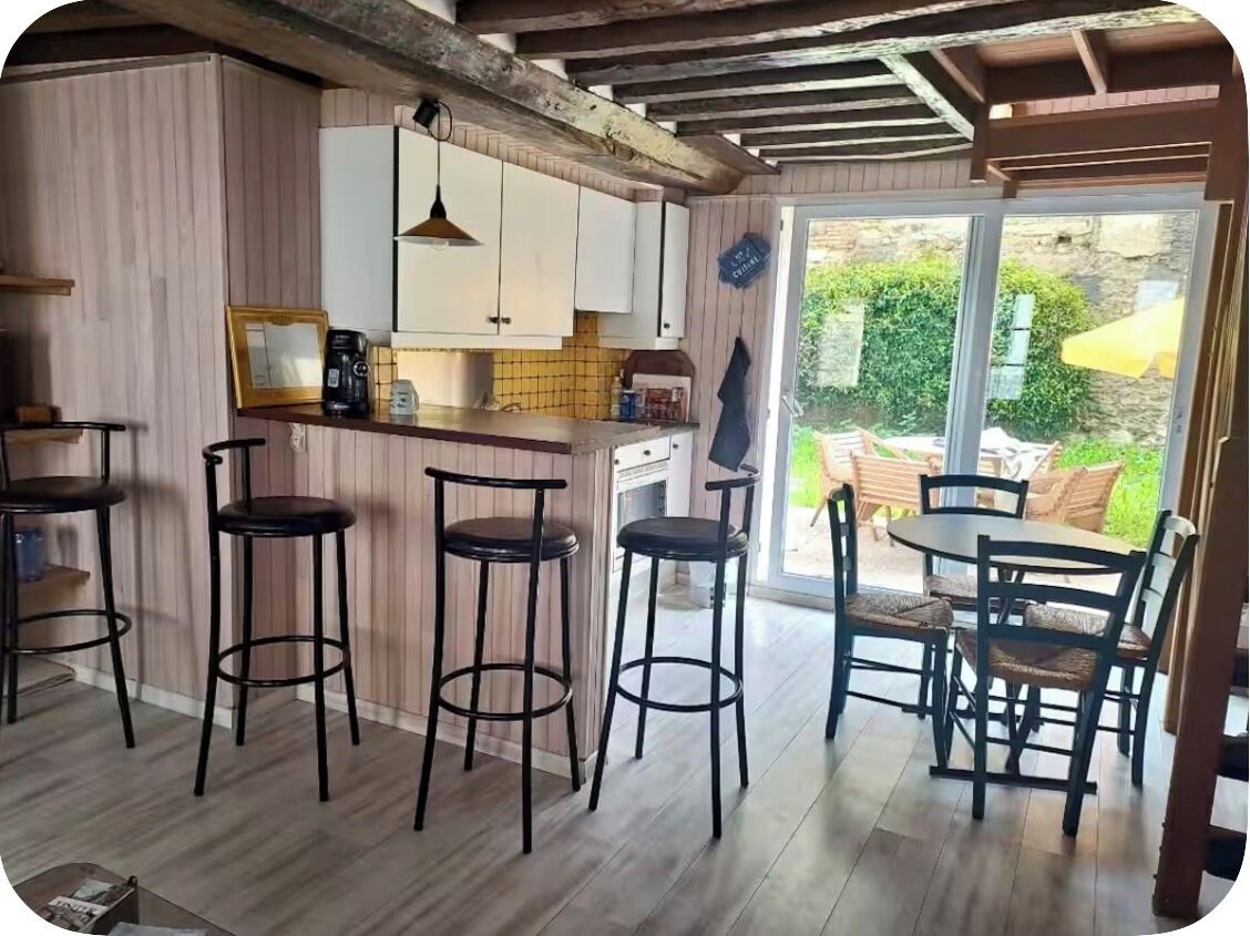 Wasserkocher mit Kaffee-/Teezubehör, Kühlschrank, Mikrowelle, Ofen