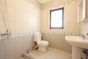 Bathroom - Double Room, City View & Breakfast, Toro (Durrës)