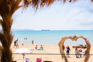 Beach - Beachfront Double Room, Breakfast Included (Durrës)