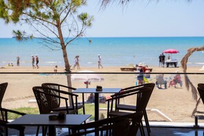 Outdoor dining - Beachfront Double Room, Breakfast Included (Durrës)