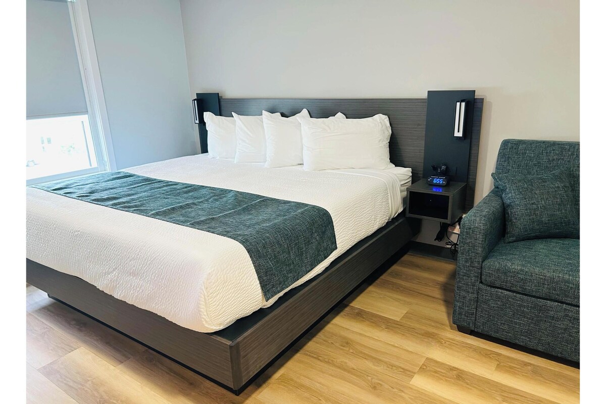 Premium bedding, iron/ironing board, WiFi (free), bed sheets