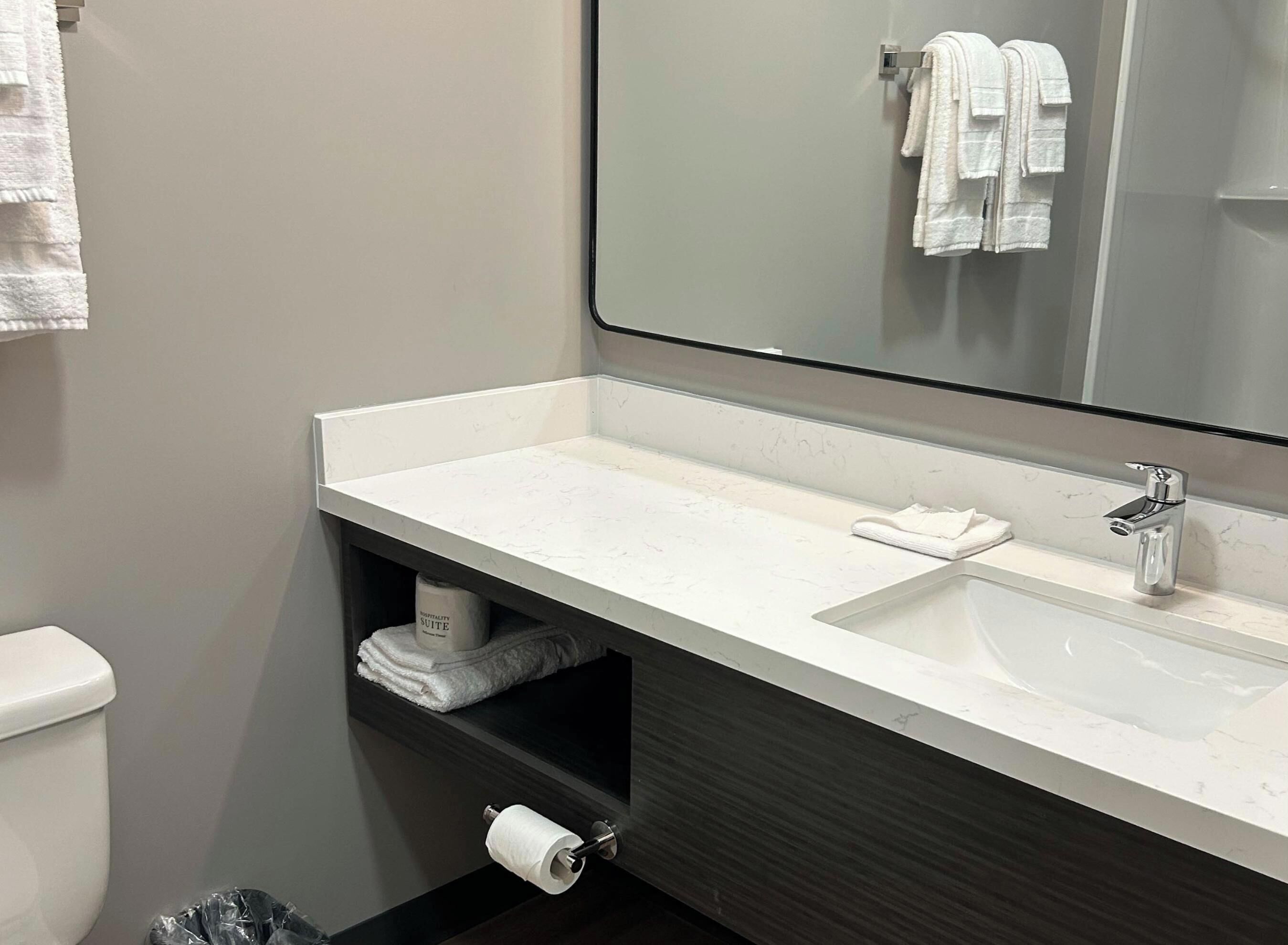 Bathtub, free toiletries, towels, toilet paper