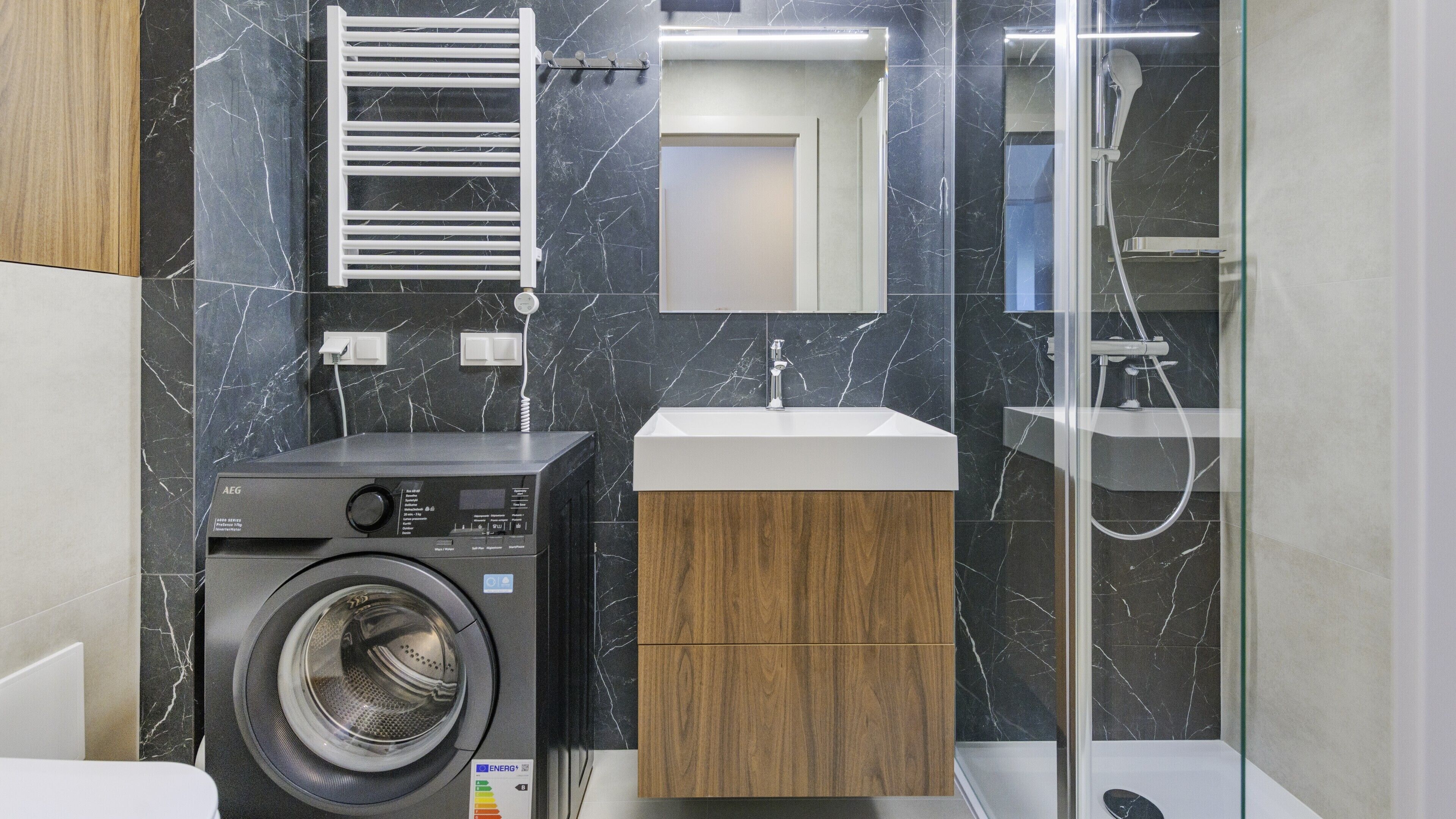 Apartment (71) | Bathroom | Shower, hair dryer, towels