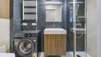 Apartment (71) | Bathroom | Shower, hair dryer, towels