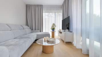 Apartment, Balcony | Living area