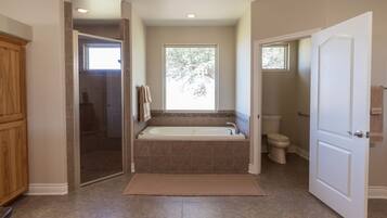 Signature House, 4 Bedrooms, Non Smoking, Air conditioning | Bathroom