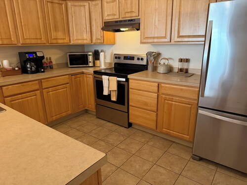 Cozy Getaway Near Top Attractions  Relax, Unwind & Feel at Home