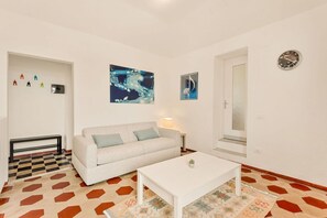 A modern living room with a sofa, a coffee table, and a patterned rug. - [SanVenerio] Sea view 5 TERRE (La Spezia)