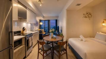 Apartment | Blackout drapes, iron/ironing board, WiFi (free)