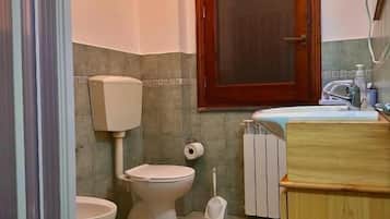 Quadrupla Standard, balcone, vista montagna | Bagno