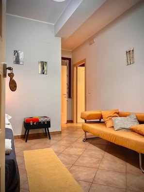 Vierbettzimmer, Balkon | Wohnbereich