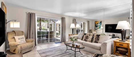 Condo, várias camas, vista para o jardim (Farrell G35) | Área de estar