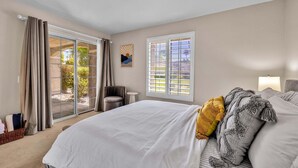 Appartement, meerdere bedden, uitzicht op tuin (Farrell G35) | 2 slaapkamers, een strijkplank/strijkijzer, individueel gedecoreerd