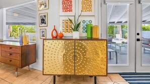 Interior - Welcome to a Vibrant Retreat Located in Palm Springs' Historic El Mirador Neighborhood (Palm Springs)