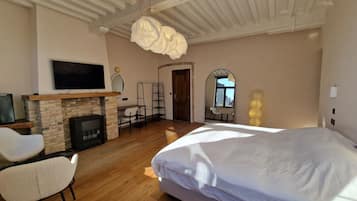 Desk, iron/ironing board, free WiFi, bed sheets