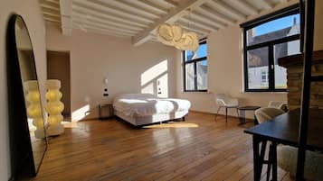 Desk, iron/ironing board, free WiFi, bed sheets