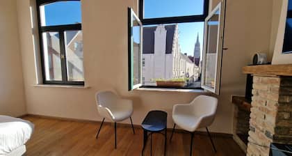 ROOM N°5 / Luxury City Center Suite, Cathedral Views