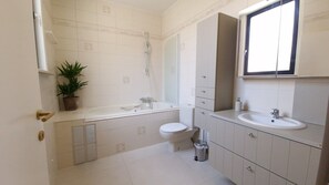 Bathroom - Familie Suite Historisch Centrum•Terras&Bubbelbad (Bruges)